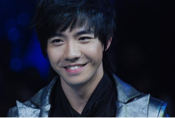 个人比较喜欢07年的快男.