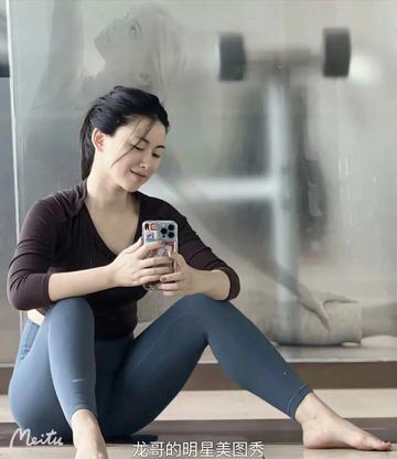  朱珠蝎子式跪姿