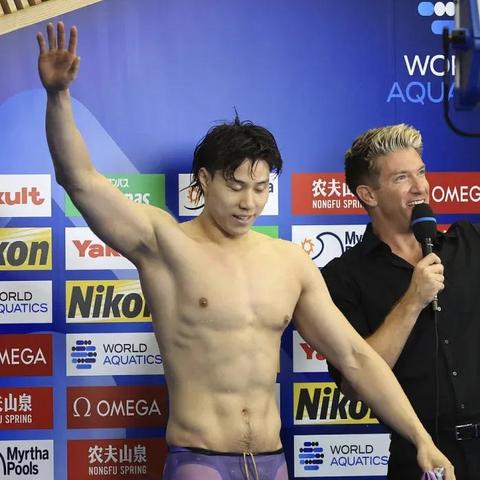 足球运动员的八块腹肌是谁的长尾关键词有哪些