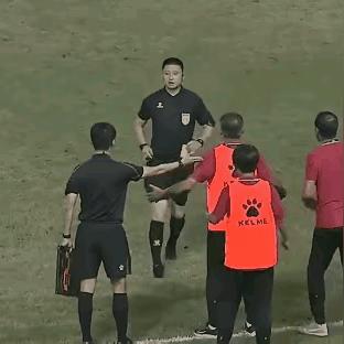 怎么考足球教练证