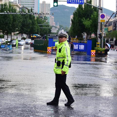 济南今天的大雨马路有淹的吗？