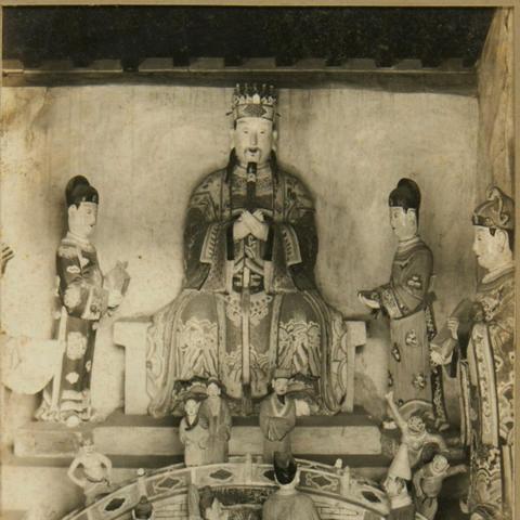 大连市游泳馆带什么泳衣