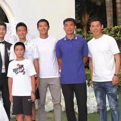 足球运动员短发颜色的长尾关键词有什么