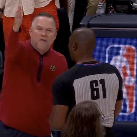 足球干扰球怎么判