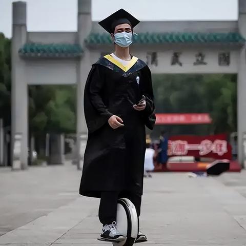 武汉市初中毕业证书什么时候拿