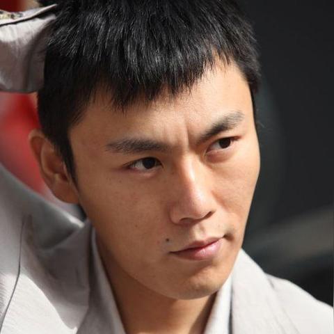 女生运势不佳？这抹红色或许能带来转机