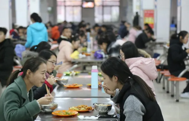 大学生生活费一个月多少算正常