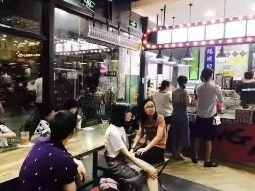 他用四招救活要死的奶茶店，美女老板却用“高利贷”赶走了他