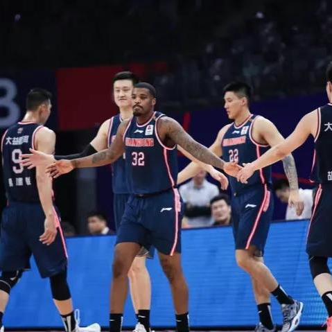 足球裁判受伤了怎么解决