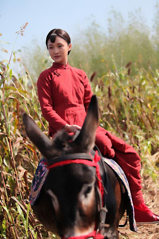 《红高粱》九儿：与余占鳌进高粱地，比妖娆放荡的田小娥更奔放