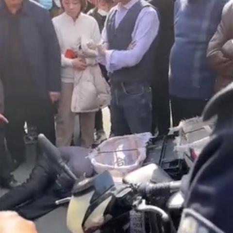 南通老人大哭事件相关长尾关键词有哪些