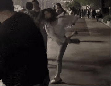 打美女屁股打到红gif动态图