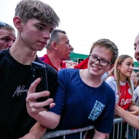 菲字开头的足球运动员的长尾关键词有哪些