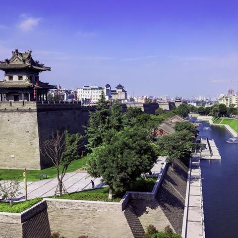 西安市武汉市哪个面积大