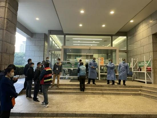 【上海新增本土确诊11例无症状64例
 ,】