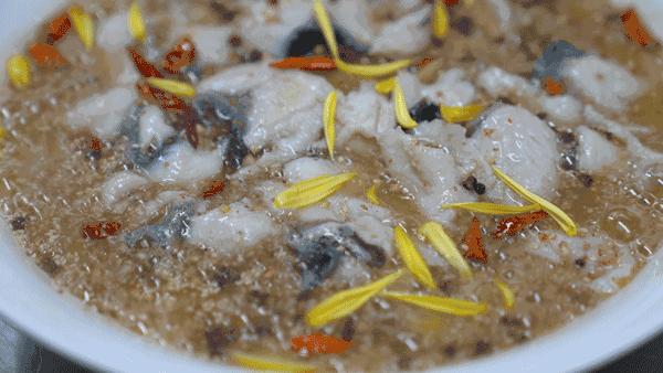 重庆美食什么鸡火锅（重庆当地人最认可的火锅店有哪些）