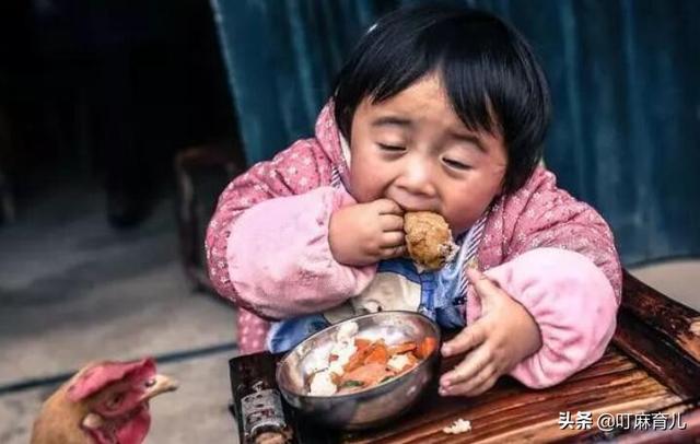 孩子吃饭的时候到处跑怎么办