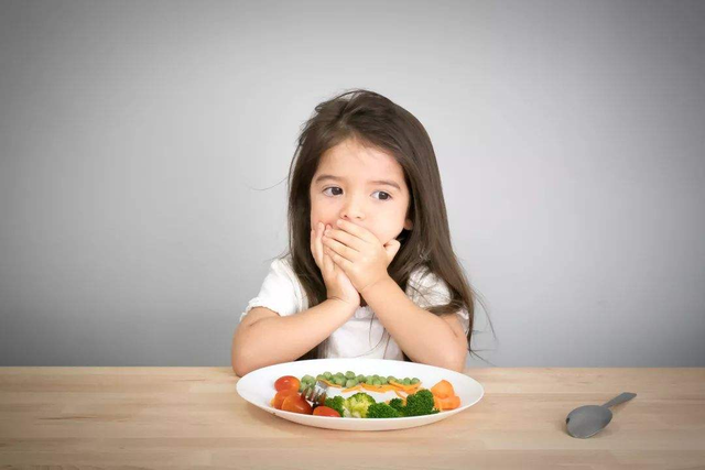 孩子对饭菜没兴趣只想吃零食怎么办