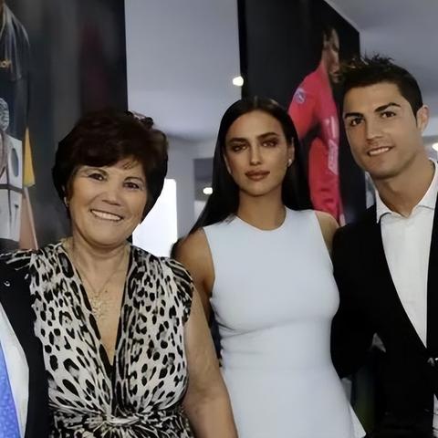 足球的扣子怎么打开的