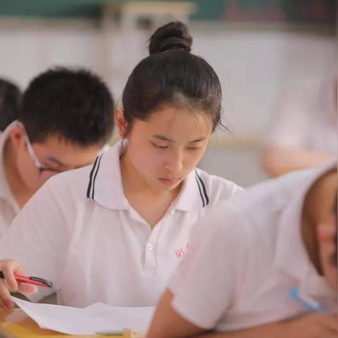 桂林高中复读多少钱相关长尾关键词有哪些