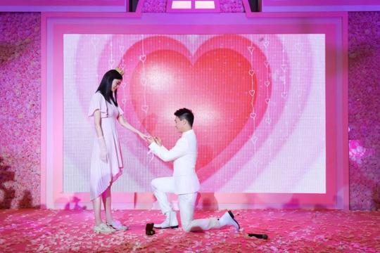 “豪门儿媳”奚梦瑶生二胎，为什么成了全网笑话？