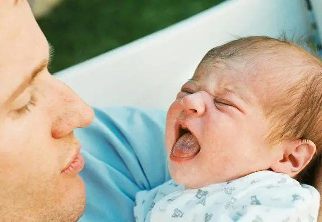 宝宝总打嗝是怎么回事 宝宝总打嗝是怎么回事