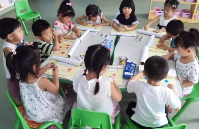 孩子上幼儿园不愿意上厕所怎么办