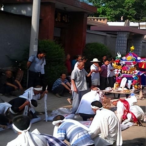 吊唁家属如何答礼？