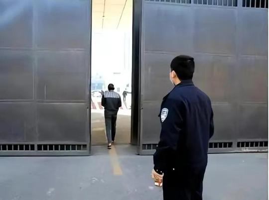 2011年，山东老汉锤死亲孙子，庭审时却有数千人为他求情