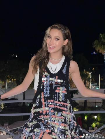 谷爱凌亮相掮客戛纳红毯图片