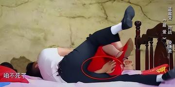  朱珠蝎子式跪姿