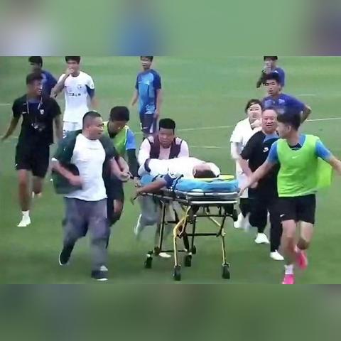 膝盖伤过的足球运动员的长尾关键词有哪些