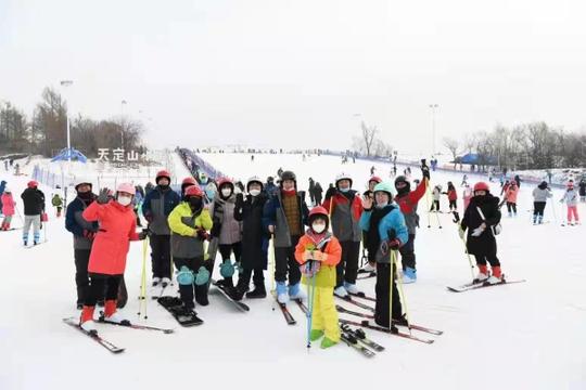 韩在长企业家感受冰雪文化体验冰雪乐趣寻求冰雪商机