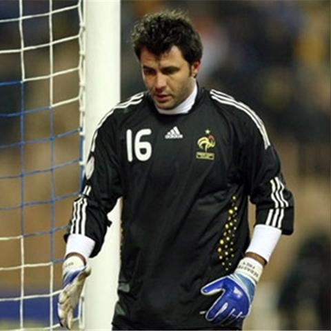 优秀退役足球运动员事迹的长尾关键词有什么