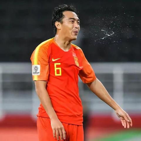 足球开签名卡多少钱合适