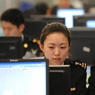 有权制定地方政府规章的机关是？