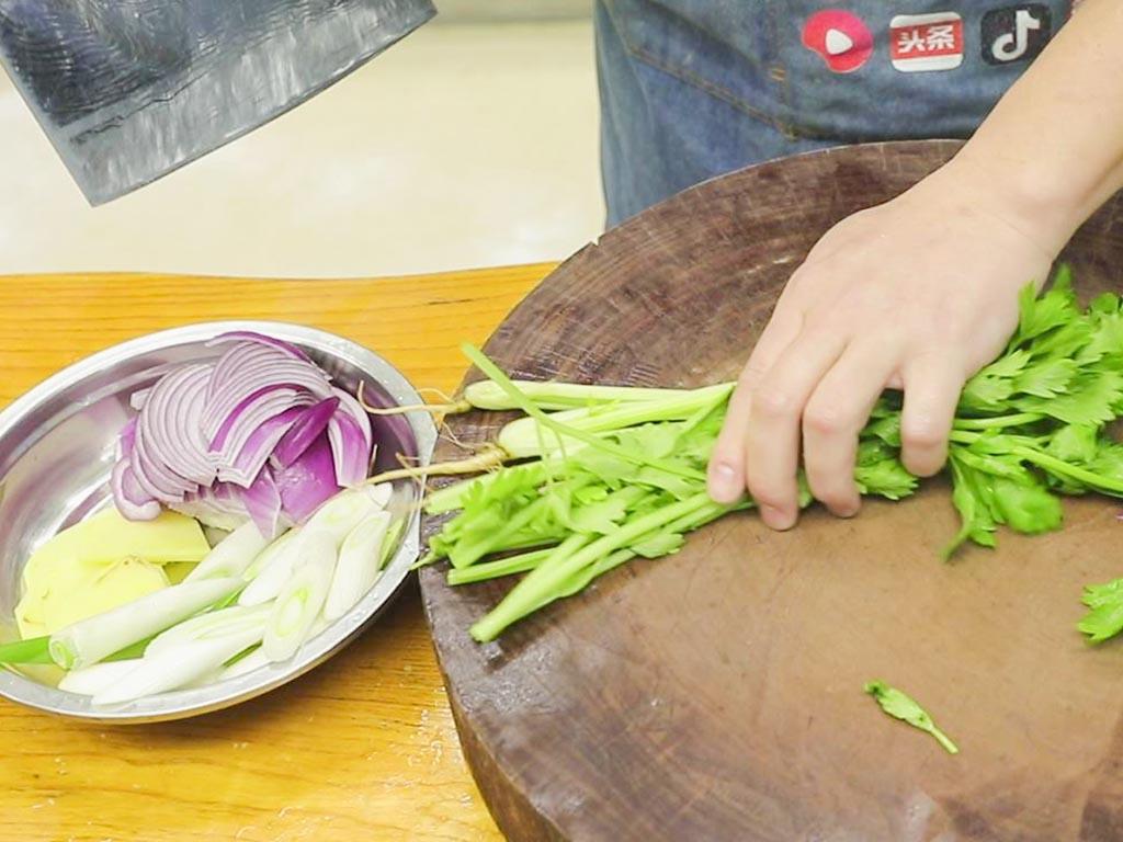 有什么好吃的简单的美食（有像方便面一样简单好吃又管饱的方便食品吗）