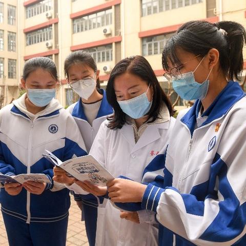 天津给学生吃什么饭
