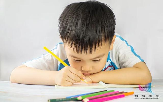 刚出生的小孩能不能带银手镯