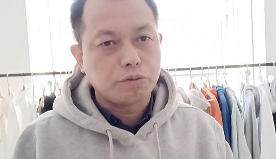 我，安徽人，13岁当裁缝，在上海开服装厂，年入百万，买车买房