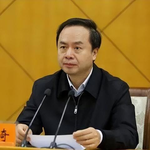深圳市的区一把手和街道办一把手分别是什么级别的？