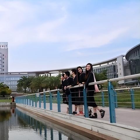 厦门理工学院操场的相关长尾关键词有哪些