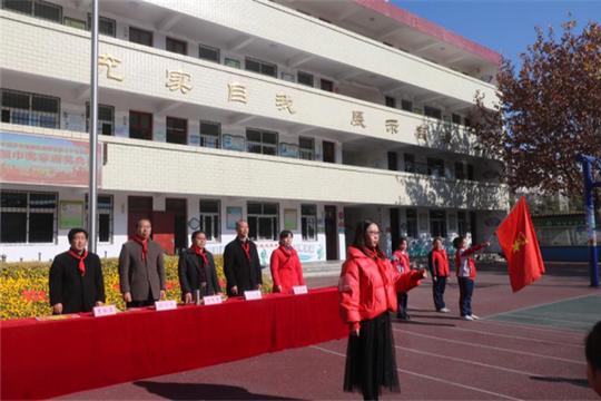 南阳市第三十七小学举行“红领巾奖章”颁奖典礼活动