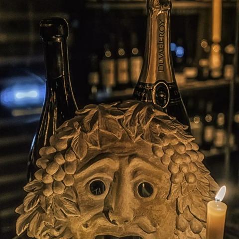 我一个玩的好的朋友在长沙搞了个单身派对，我一个快30的人了该不该去这种地方啊？