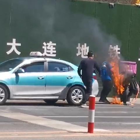 大连一居民楼起火的相关长尾关键词有哪些