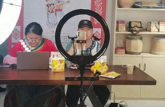 怒江州（泸水市）电子商务公共服务中心举办抖音直播带货活动