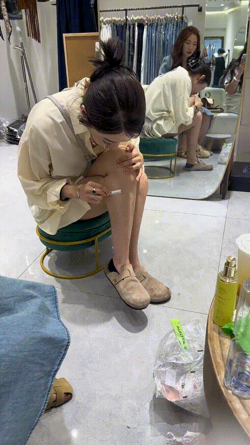 老牛吃嫩草的表情包搞笑gif 老牛吃嫩草的表情包搞笑gif