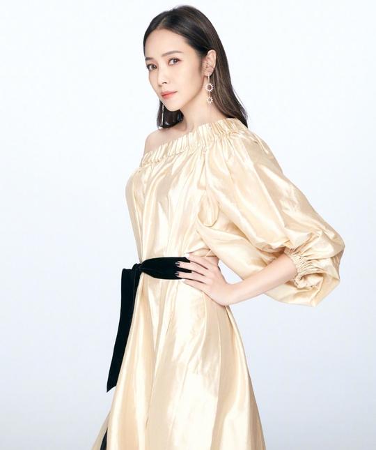 “天王娇妻”昆凌，4年让周董亏损8亿，明明是正宫活得像小三