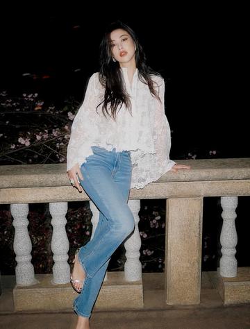  朱珠沙滩比基尼照片