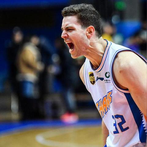 足球比赛的满级后卫的长尾关键词有什么